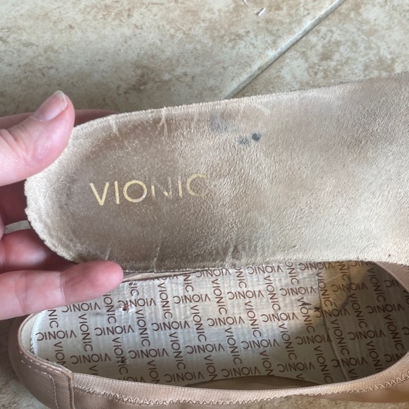 Nude Vionic leather flats - Picture 3 of 6